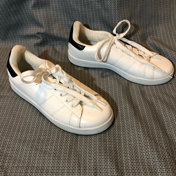 Wild Diva Shoes - Wild Diva Lounge White Sneakers Size 7